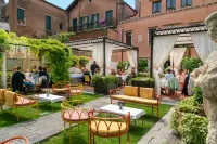 Excess Venice Boutique Hotel & Private Spa - Adults Only Отели рядом с достопримечательностью «Палаццо деи Камерлинги»