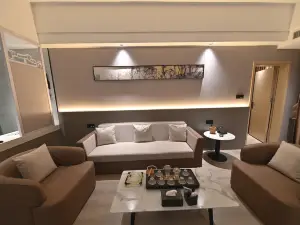 Hua Zi Hotel