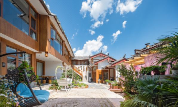 Yinxiju Hotel  (Near Zhongyi Market, Mufu，Sifang Street Square)