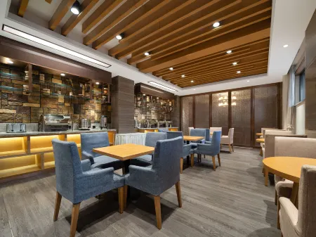 Raspberry Boutique Hotel Отели рядом с достопримечательностью «Lanzhou University of Arts and Science»