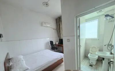 隆欣賓館 鄰近衣錦惠服裝批發城親子遊樂園（珠山店）的酒店