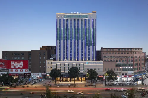 i Electronic Sports Hotel (Xinyang Railway Station Tianrun Plaza)