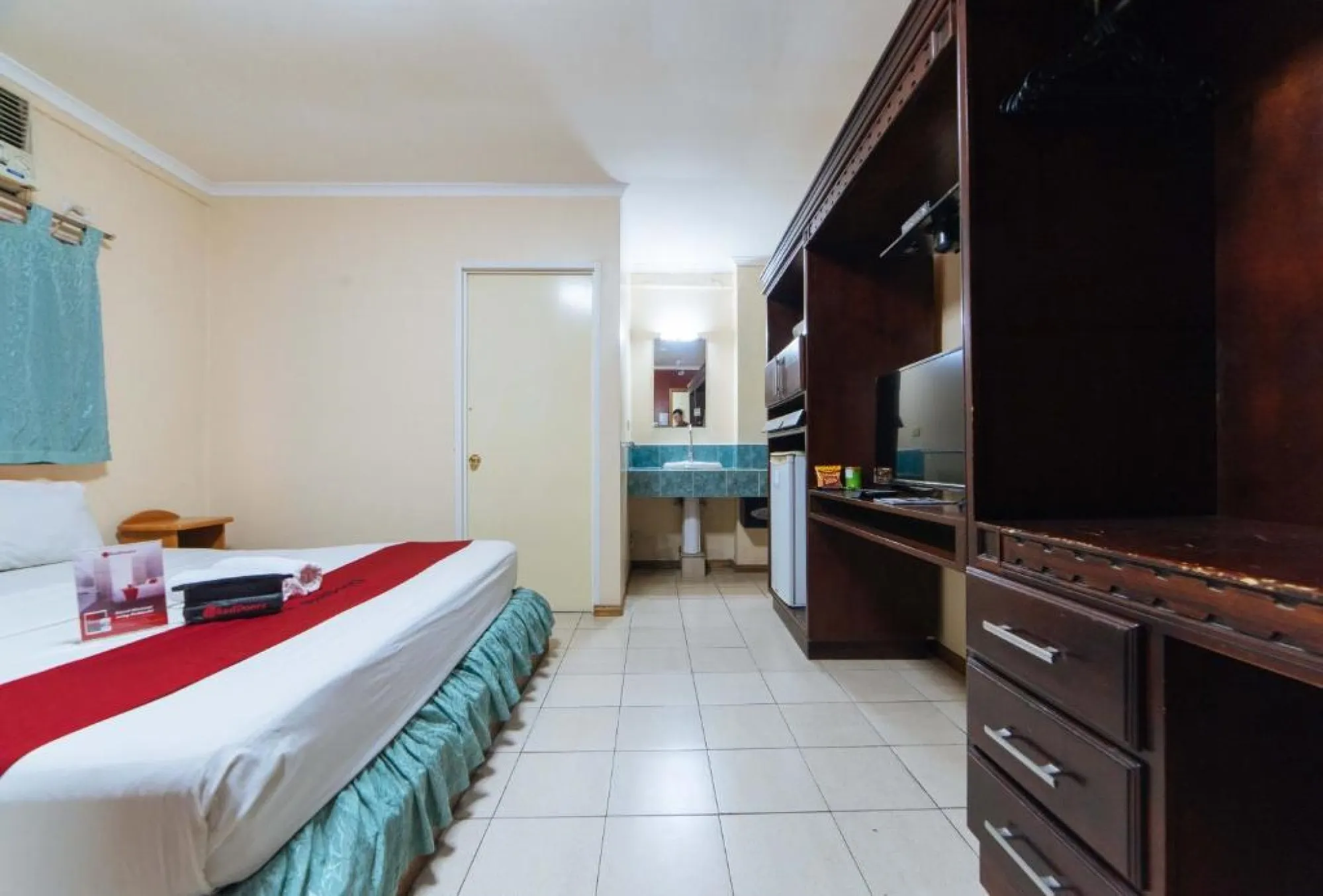 RedDoorz @ Clarkview 21st Street Angeles City Kamar Photos