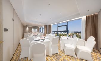 Vienna International Hotel (Chengdu Panda Base Beihu Park Branch)