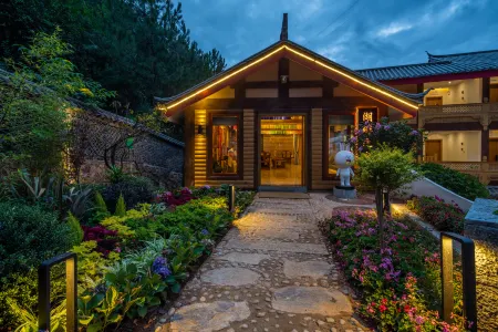 Lugu Lake Lakeside Dream · Hillside Lakeview Boutique Hotel