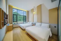 Starlight Cabin Holiday Inn (Wuyuan High-speed Railway Station Branch)