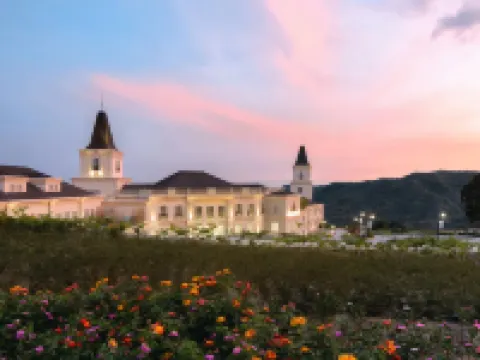 Twin Lakes Hotel near Tagaytay Hotels in Alfonso