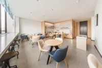 HanTing Hotel (Shuozhou Minfu East Street Meidu Plaza) - parkir