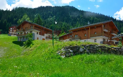 Vacancéole - Résidence les Chalets de la Ramoure Hotels in Termignon