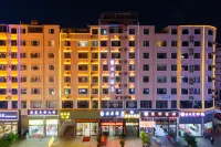 Yunju Hotel (Zhaotong Hejing Plaza)