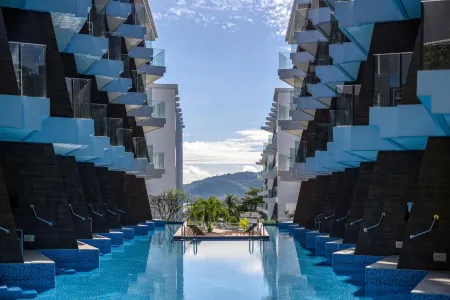 The Beachfront Hotel Phuket Отели рядом с достопримечательностью «Aussie Divers Phuket»