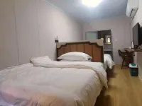 Man xing Xiang Homestay 이닝 호텔