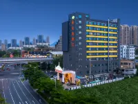 Vienna Hotel (Shenzhen Longgang Nanlian Metro Station Branch) Hotel berhampiran Hehu Hakka Village