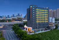 Vienna Hotel (Shenzhen Longgang Nanlian Subway Station) Hotel in zona Junsem Department Store Pedestrian Street