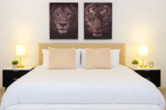 3BR  Retro Jungle Escape Near Darling Harbour