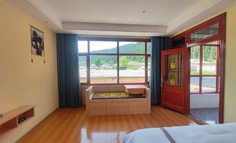 Zhuoni Qingke Xiang Residential Dormitory