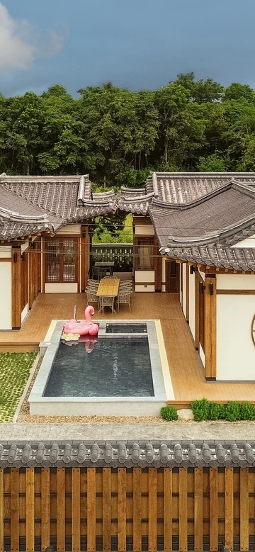 รูปภาพของกระจกแก้วอินยอนเขาใหญ่