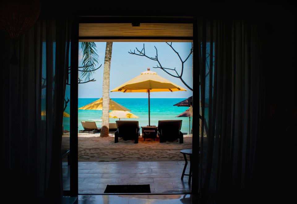 [부리 라사 코팡안의 해변 레스토랑 다이닝]