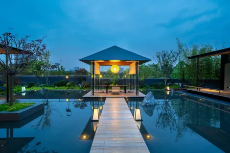 Terra Art Hotel（Jinli Wu Hou Temple, Chengdu） Отели рядом с достопримечательностью «Tianfu Furong Garden»