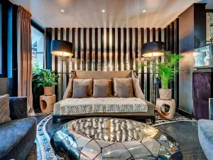 The One Alma Paris
