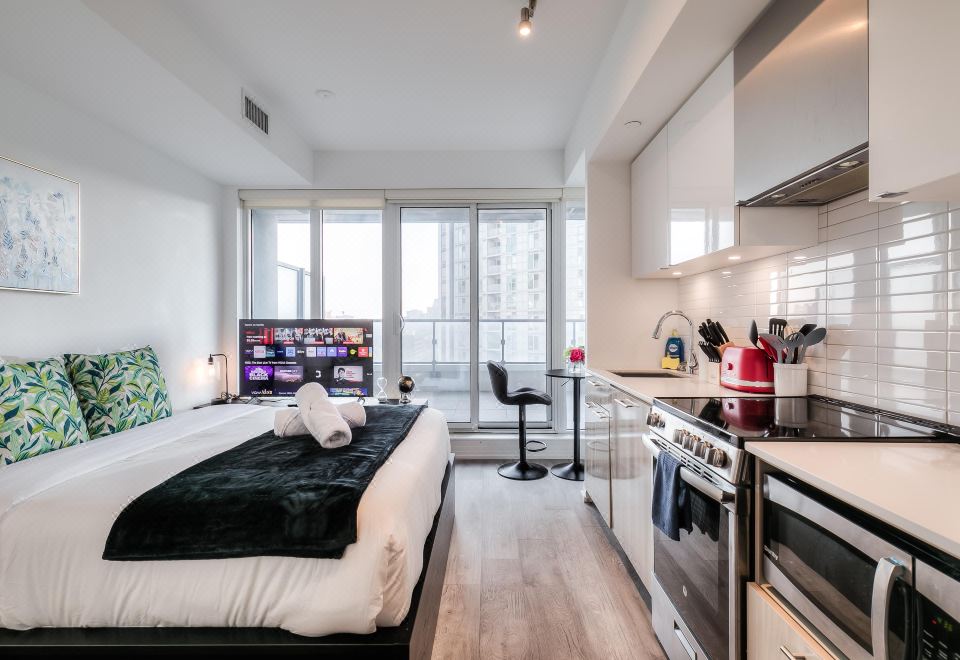 리벳스테이즈 더 자비스의 넓은 거실과 주방 공간