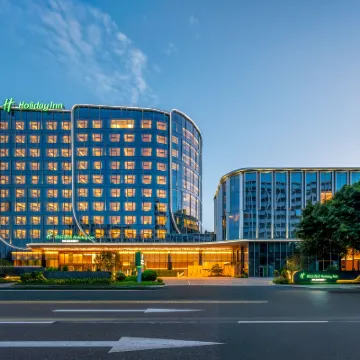 Holiday Inn FUZHOU EXHIBITION CENTER by IHG 法鼓山周辺のホテル