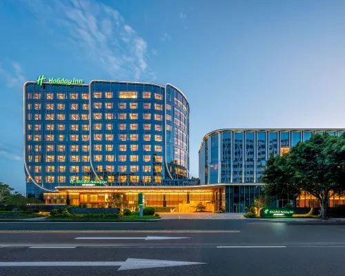 Holiday Inn FUZHOU EXHIBITION CENTER by IHG 法鼓山周辺のホテル