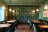 Newly renovated Boutique Hotel Vier Jahreszeiten in the heart of Salzburg - parking