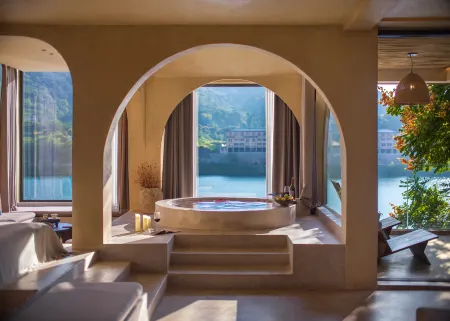 Dongjiang Lake Ergeng Daizhu Homestay Отели в г. Цзысин