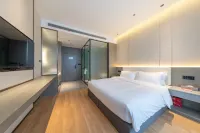 Wanxi Hotel (Dengzhou Huazhou Bus Station Branch) - parking