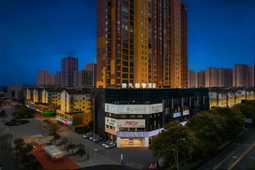 Yifan Light Luxury Hotel