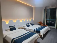 Lian Island Golden Beach Holiday Hotel فنادق في 