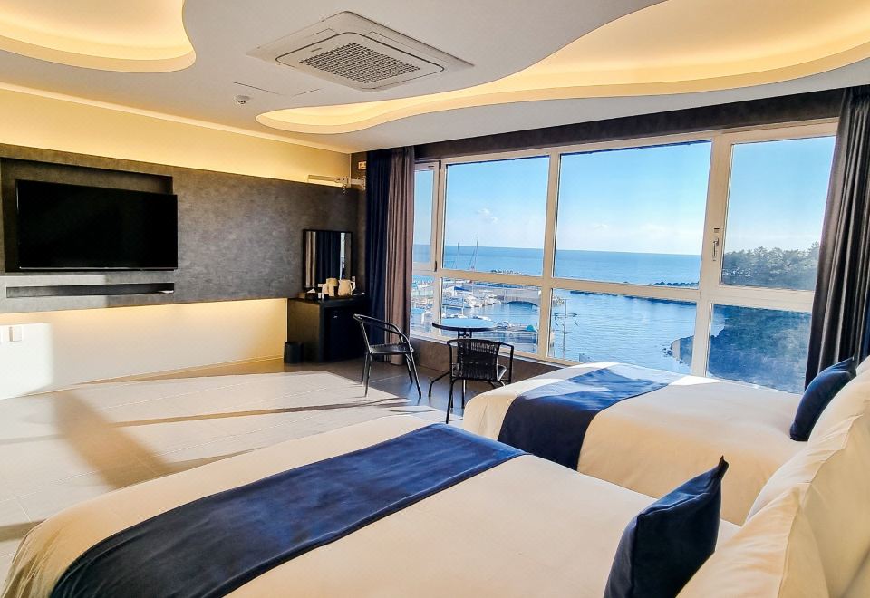 프롬에이치 엘렌호텔의 깔끔한 로비