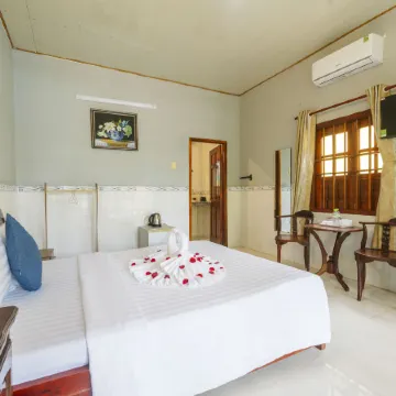 Green Bungalow Garden Resort Отели рядом с достопримечательностью «Зыонгдонг»