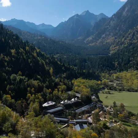 Jiuzhaigou Yangwangxingkong Manor Hotel (Preferred Choice for Overseas Tourists)