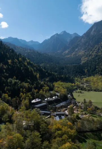 Jiuzhaigou Yangwangxingkong Manor Hotel (Preferred Choice for Overseas Tourists) Hotels in Zhongzha Furrow Luneng Resort