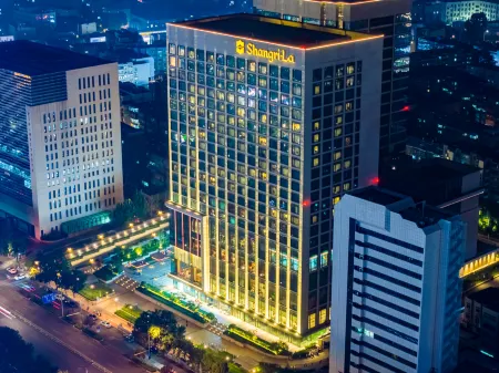 Shangri-La, Hotel Jinan Отели рядом с достопримечательностью «Академия технологий Национальной сети»