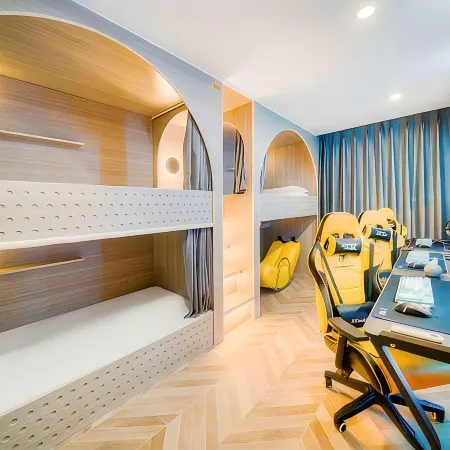 Star flight Capsule Hotel