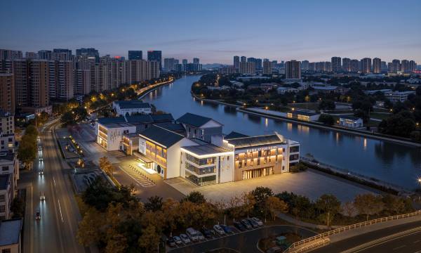 Atour Hotel (Suzhou Wujiang East Taihu Lake Scenic Area Canal Avenue)