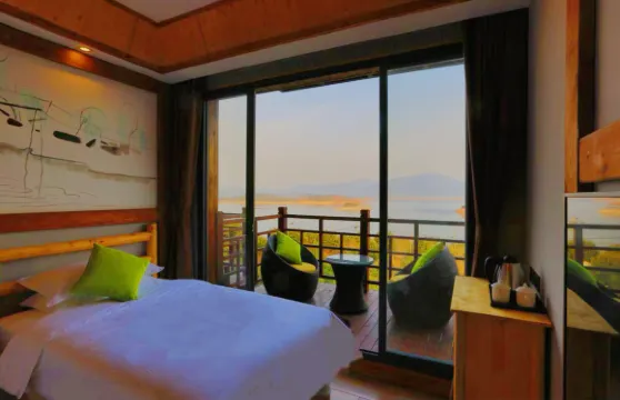 資興半山美居客棧