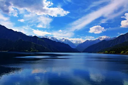 Homeinn Paibaiyun Hotel (Tianshan Tianchi Fukang Old Bus Station Branch)