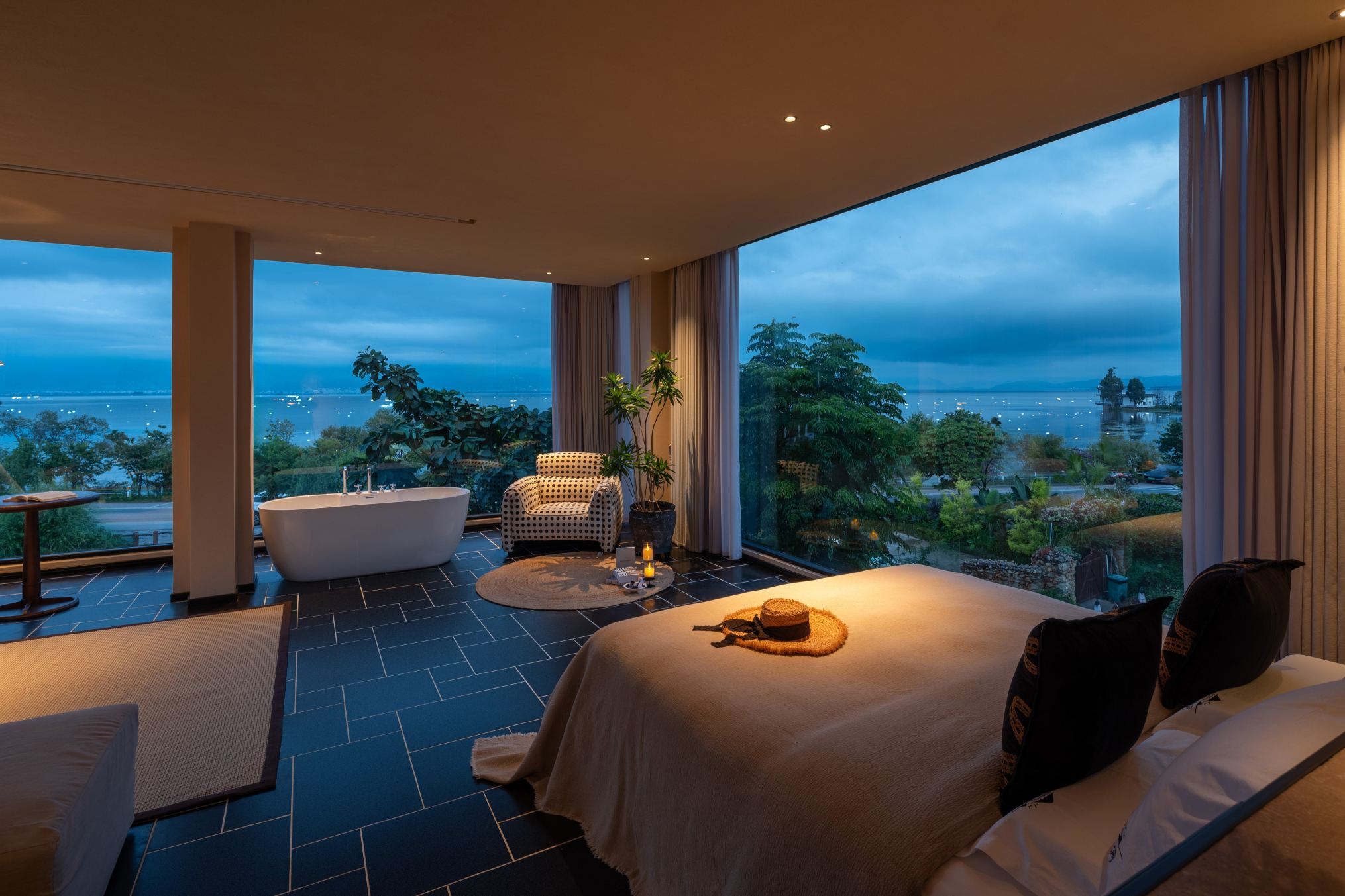 Muyun Tingfeng • Cangshan Sunset Seaview Vacation Homestay (Dali Erhai ...
