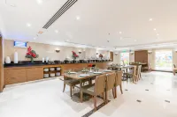 Golden Sands 10 Hotel Apartment - Parkplatz