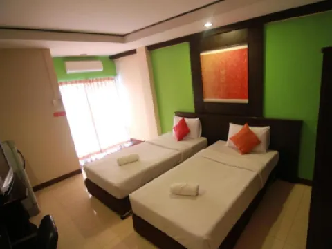 Grand Pinnacle Hotels near KMITL School of Architecture, Art and Design