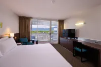 Cairns Harbourside Hotel - Balcony