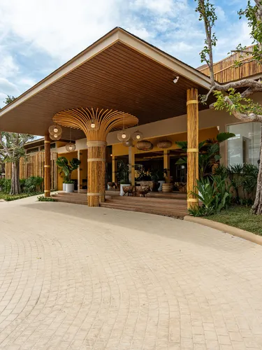 รูปภาพของชายคา ริทรีท