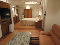 Hotel Iron Premium 六甲分店（僅限成人） 大池站附近的飯店