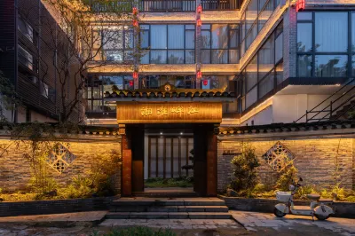 Jishou Huaixiang Homestay (Qianzhou Ancient City) โรงแรมใน