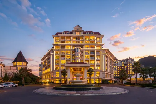Tengchong East Lake Thermal Spa Hotel