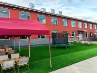 Liuyi Courtyard-Style Hotel (Fengning Bashang Grassland China Horse Town Tourist Resort) Hotel di Fengning